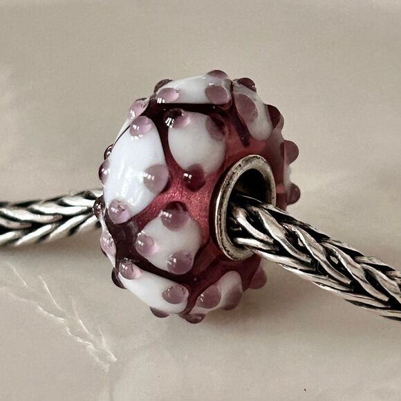 TROLLBEADS UU Textured Purple & White Flower Quilt LAA 925S NEW Condition - Picture 1 of 7